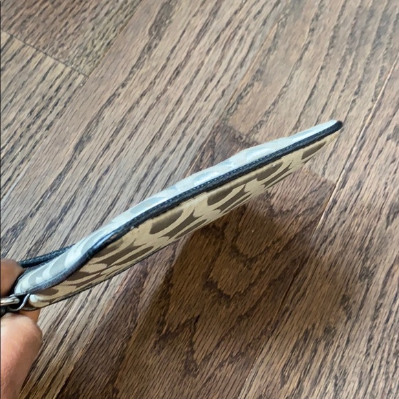 Authentic grey coach wristlet - Picture 6 of 6